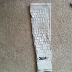 White football armsleeve.size medium